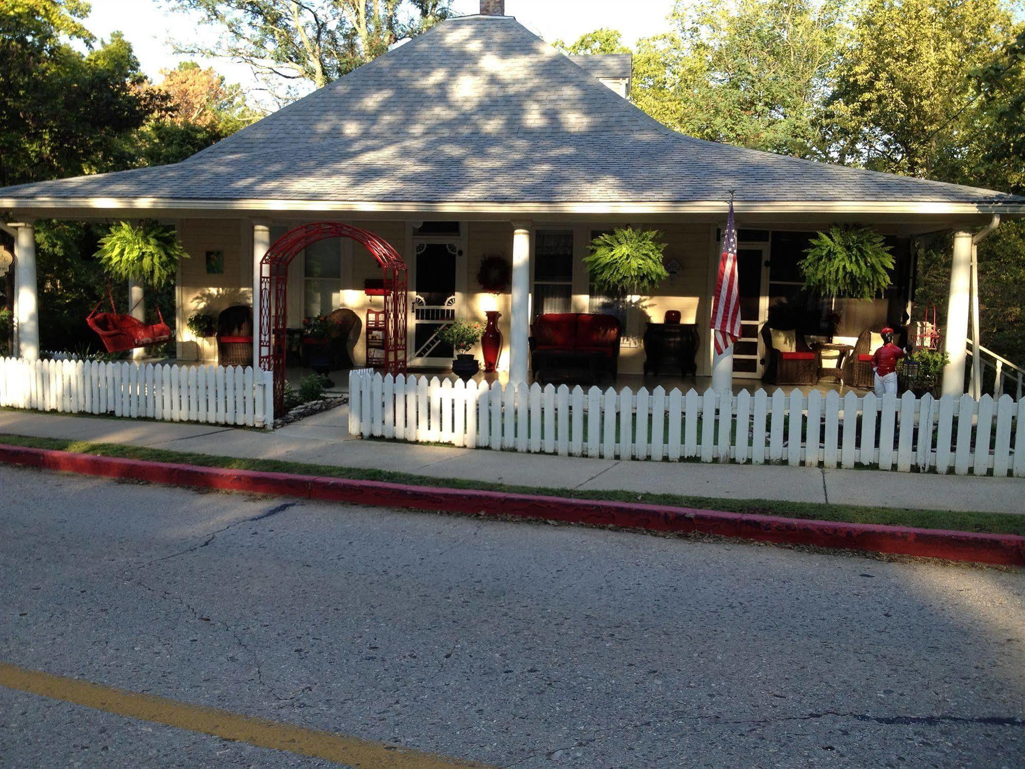 Red Bud Manor Inn Eureka Springs Εξωτερικό φωτογραφία